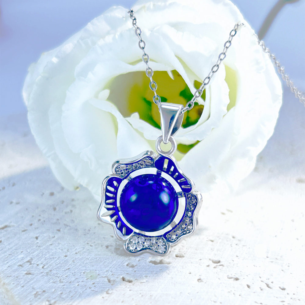 Le cœur du violet diffuser necklace