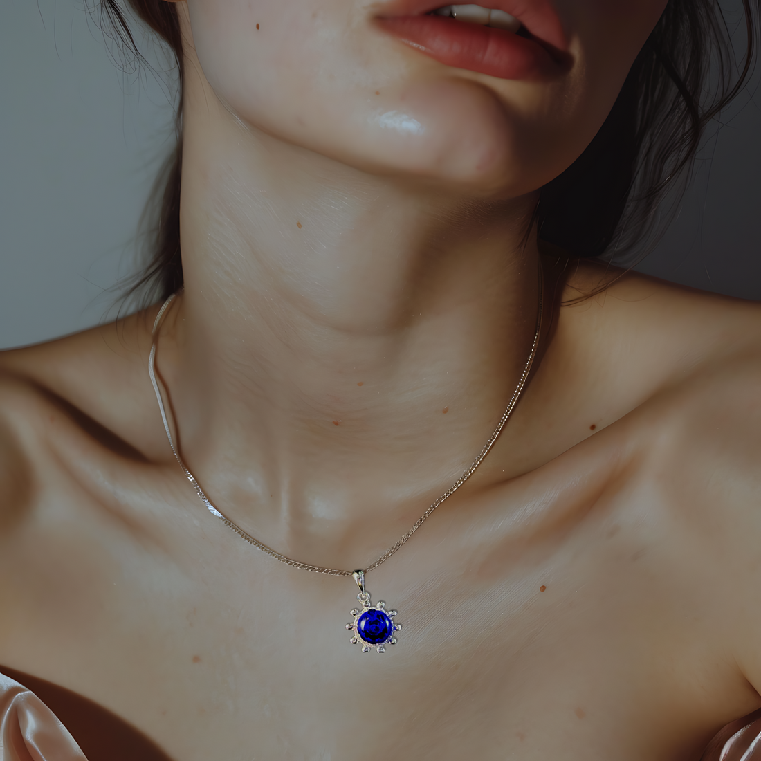 A girl wearing the Sunshine Corail Bleu Aromatherapy Necklace by Lilanimus, offering stress relief and wellness benefits