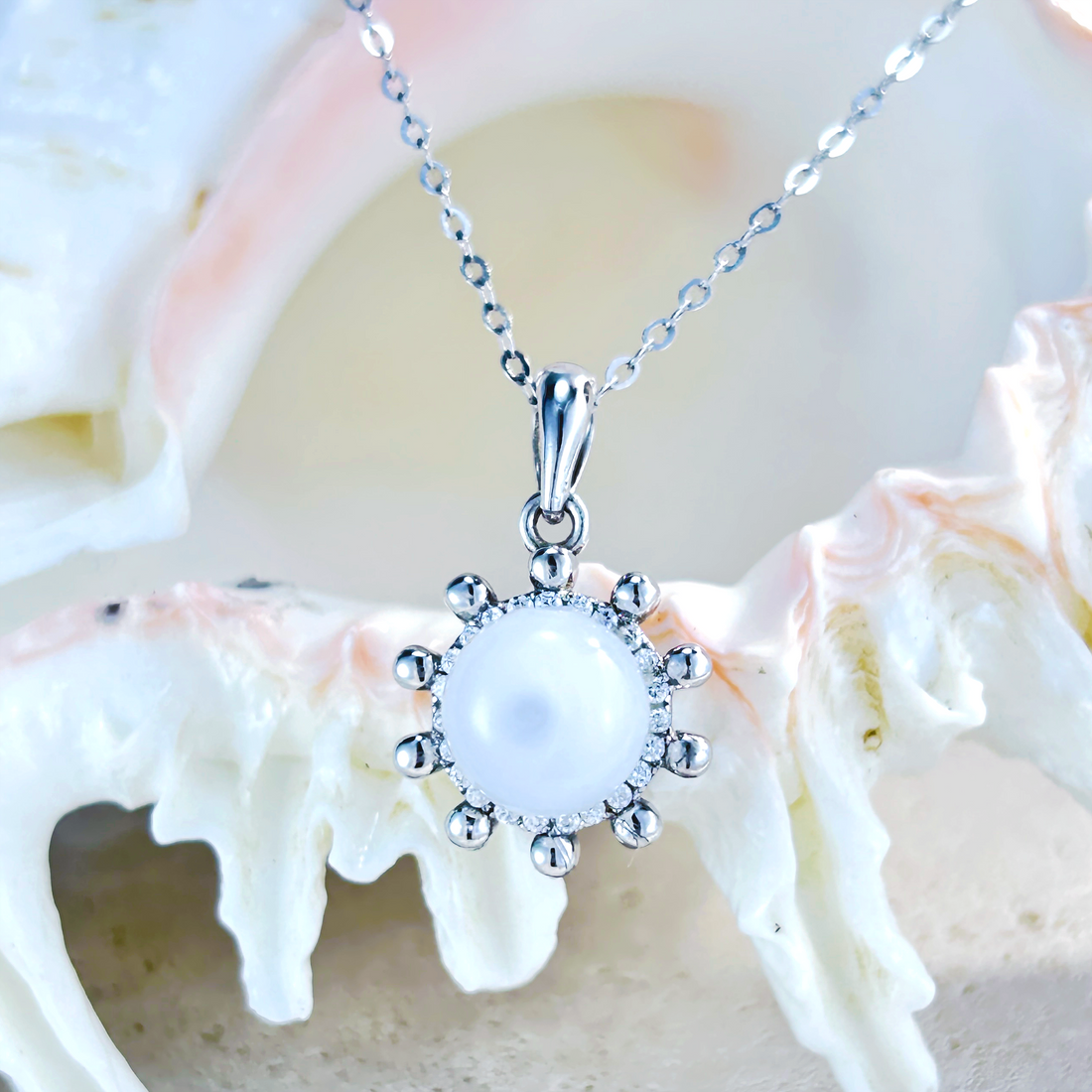 Sunshine Corail White Aromatherapy Necklace